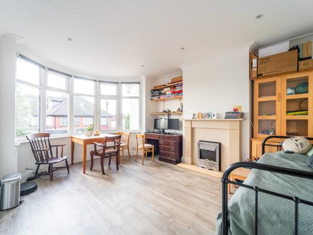 Apartment at Alexandra Grove, Greater London