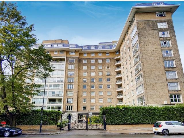 Apartment at St John's Wood Park, London