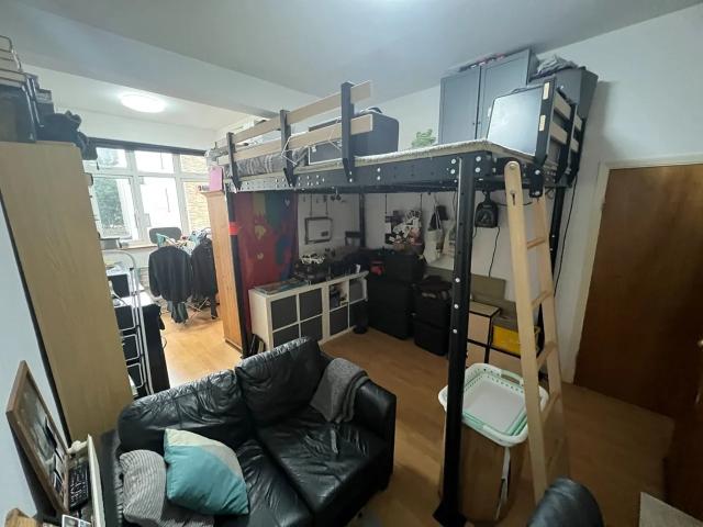 Apartment at Arthur Road, Greater London