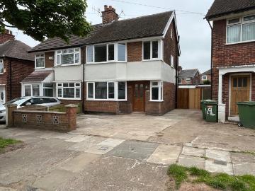 Flat to rent in Higher Bebington Wirral