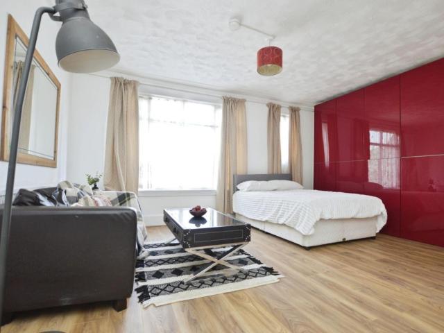 Apartment at Ashgrove Road, Greater London
