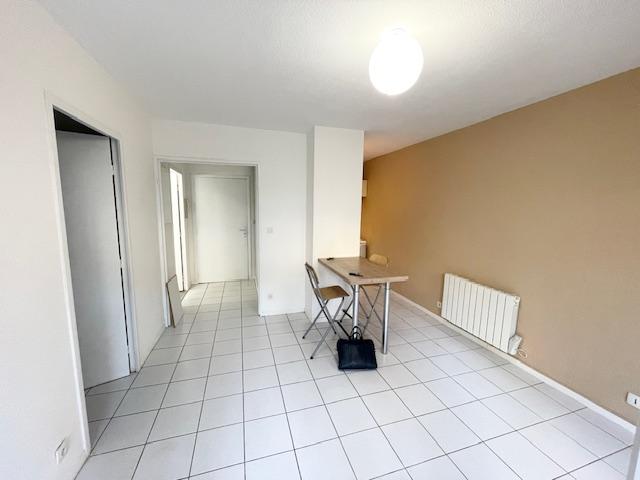 apartment at AV RAYMOND NAVES
