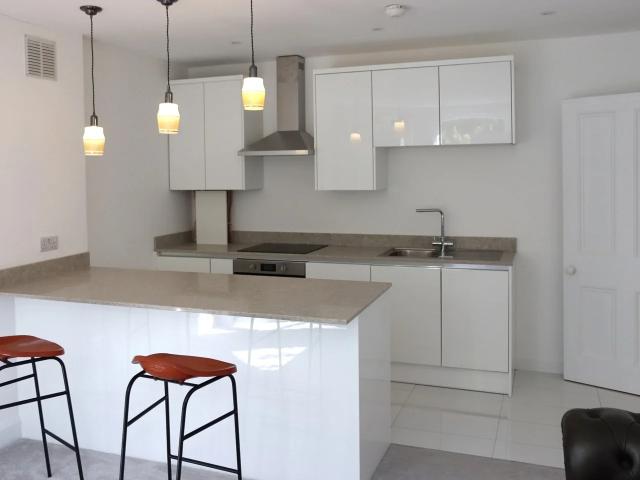 Apartment at Avenue Park Road, Greater London