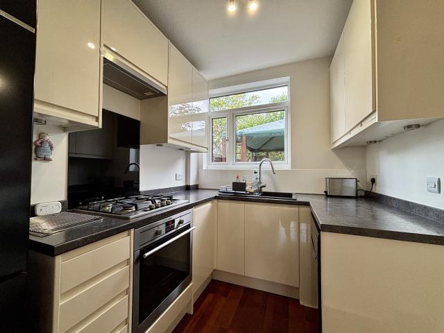 Apartment at Aviemore Way, Greater London