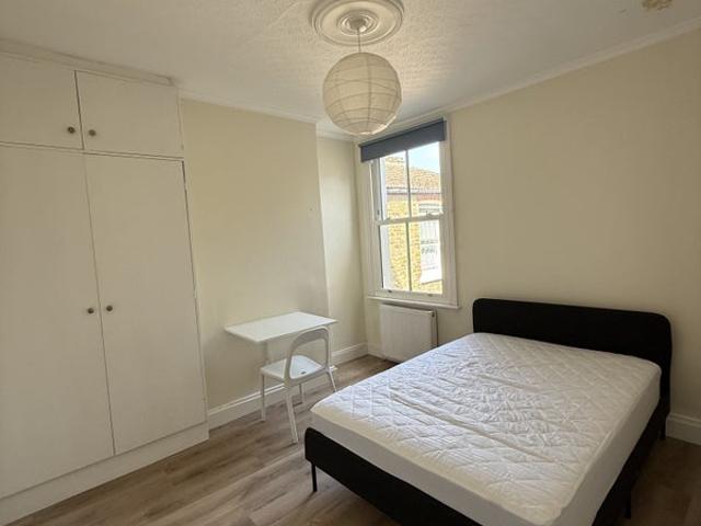 Apartment at Avondale Road, Greater London