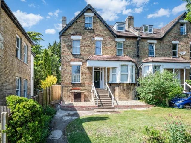 Apartment at Avondale Road, Greater London