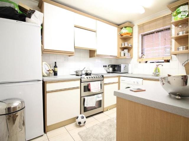 Apartment at Avonwick Road, Greater London