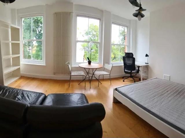Apartment at Azenby Road, Greater London