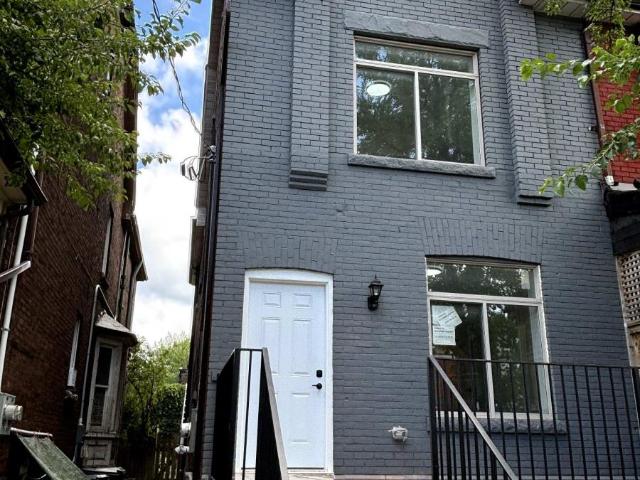 apartment at B03 643 BATHURST STREET, Toronto, Ontario, M5S2R2