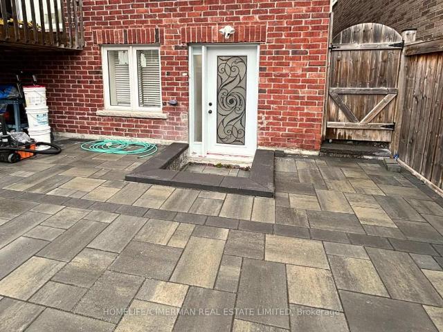 apartment at B 133 SHARAVOGUE AVENUE, Oshawa, Ontario, L1L0G4
