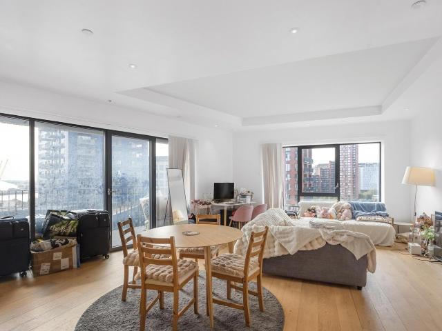 Apartment at Botanic Square, Greater London