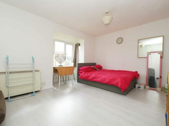 apartment at Boxwood Close, West Drayton
