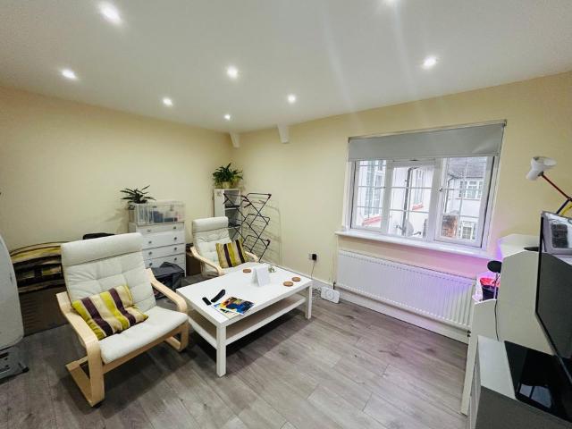 Apartment at Bathurst Walk, Richings Park