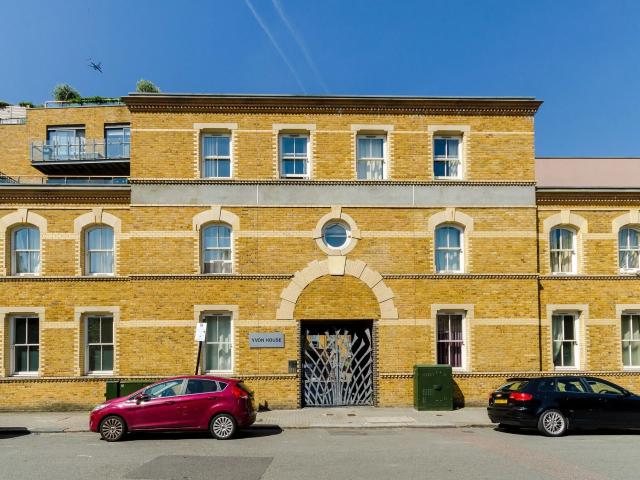 Apartment at Battersea Park Road, Greater London