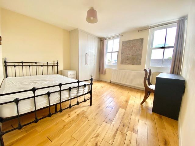 Apartment at Bay Court, Greater London