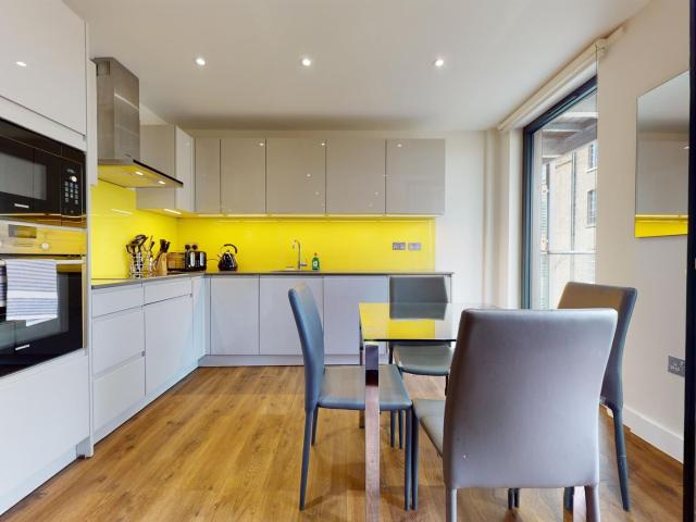 Apartment at Back Church Lane, Greater London