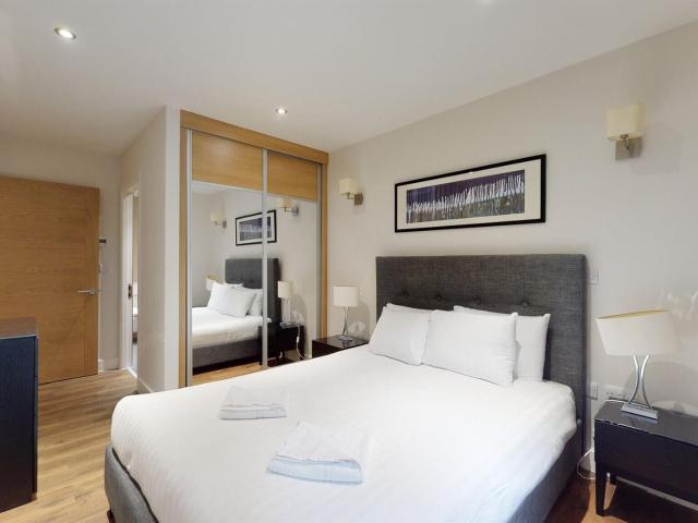 Apartment at Back Church Lane, Greater London