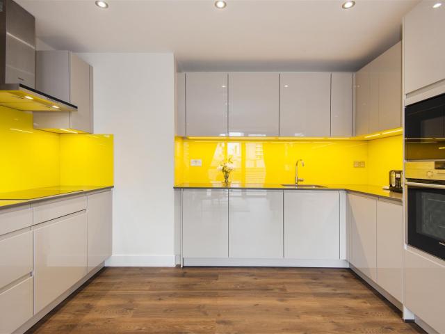 Apartment at Back Church Lane, Greater London