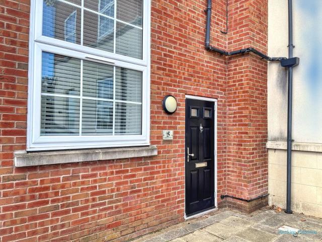 Apartment at Back Lane, Shirley