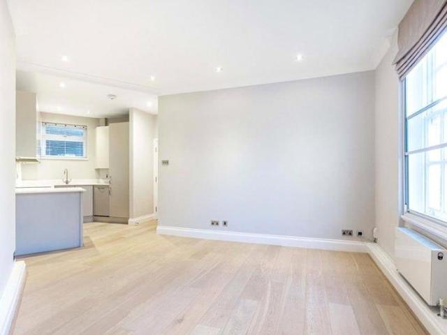 Apartment at Baker Street, City of Westminster
