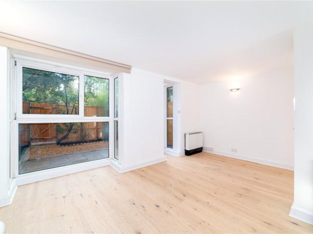 Apartment at Bakersfield, Greater London