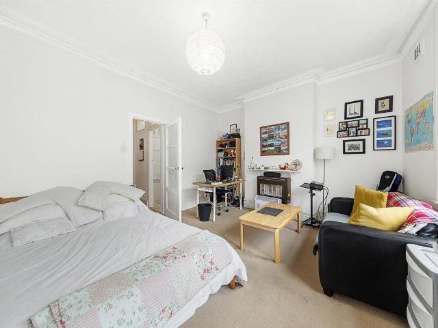 Apartment at Balham Hill, Greater London