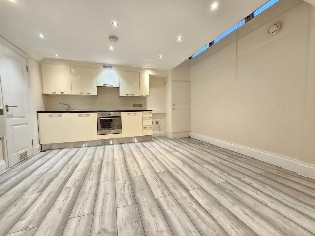 Apartment at Balls Pond Road, Greater London