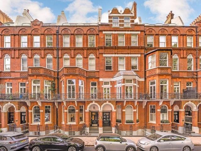 Apartment at Barkston Gardens, Greater London