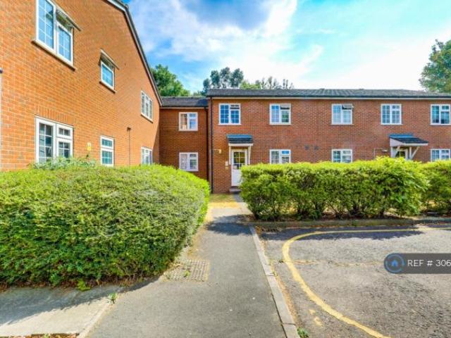 Apartment at Barkwood Close, Greater London