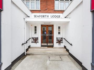 Apartment at Barnes High Street, Greater London