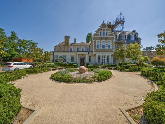Apartment at Barrons Chase, Greater London