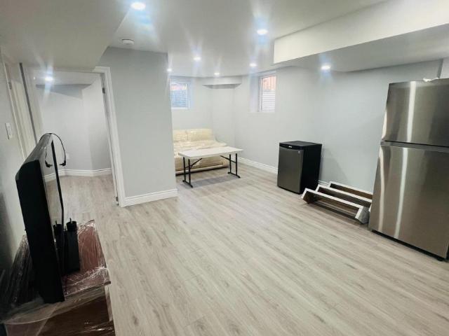 apartment at BASEMENT 121 BONNIEGLEN FARM BOULEVARD, Caledon, Ontario, L7C4B8