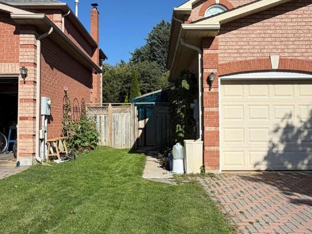 apartment at BASEMENT – 185 MANHATTAN DRIVE