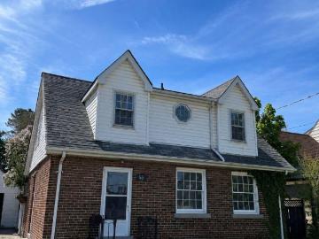 apartment at BASEMENT – 46 PLAINS ROAD E