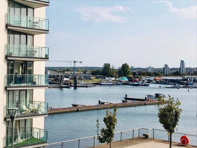 Apartment at Basin Approach, Greater London