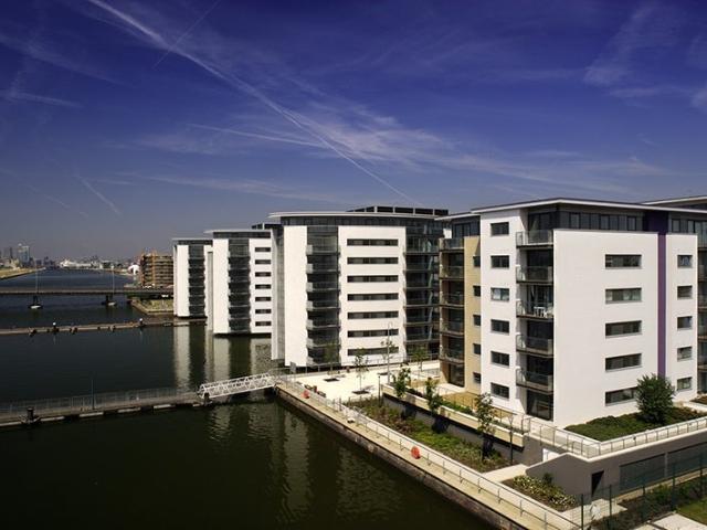 Apartment at Basin Approach, Greater London