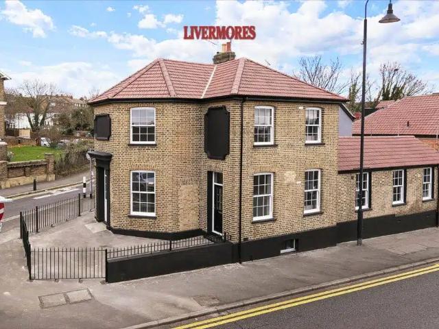 Apartment at Bexley Lane, Greater London