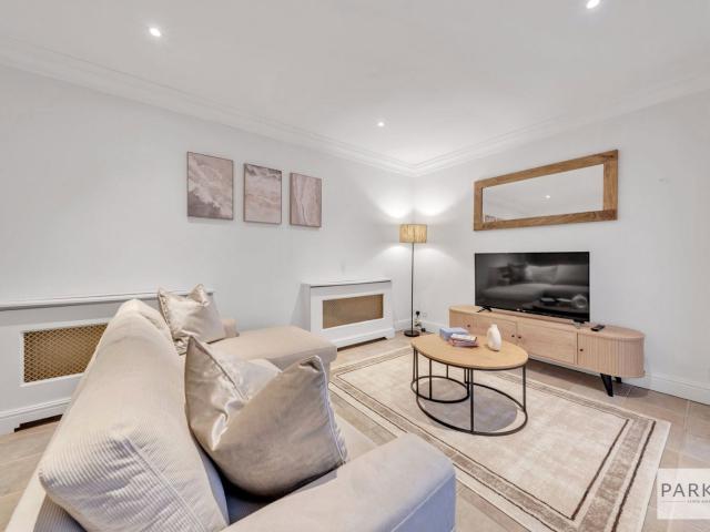apartment at Beaufort Gardens, London, SW3 1PS