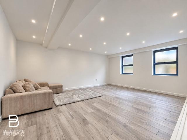Apartment at Beddington Gardens, Greater London