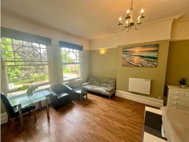 Apartment at Bedford Hill, Greater London