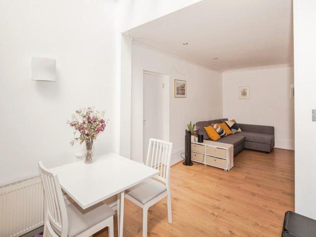 Apartment at Bedford Hill, Greater London