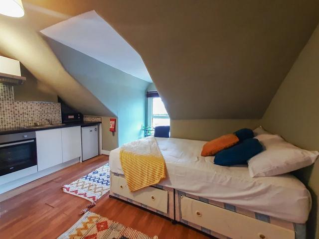 Apartment at Bedford Hill, Greater London