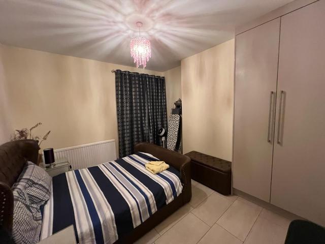 Apartment at Beehive Lane, Greater London