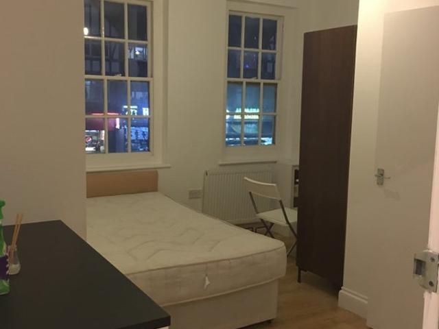 Apartment at Berkhamsted Avenue, Greater London