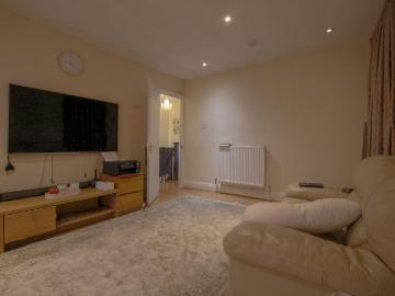 Apartment at Birchen Grove, Greater London