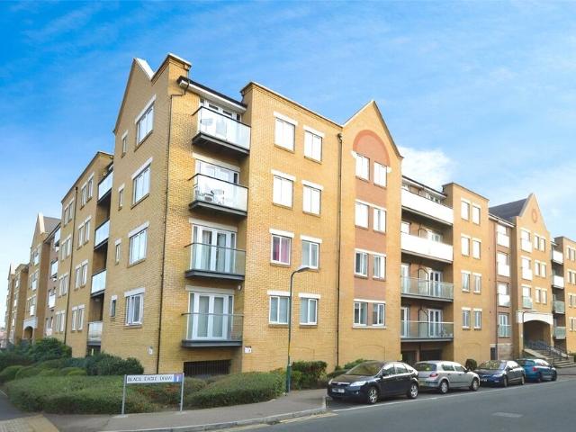 Apartment at Black Eagle Drive, Dartford