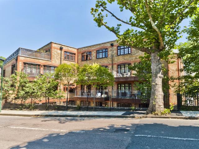 Apartment at Blake Mews, Greater London