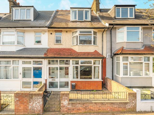 Apartment at Blakenham Road, Greater London