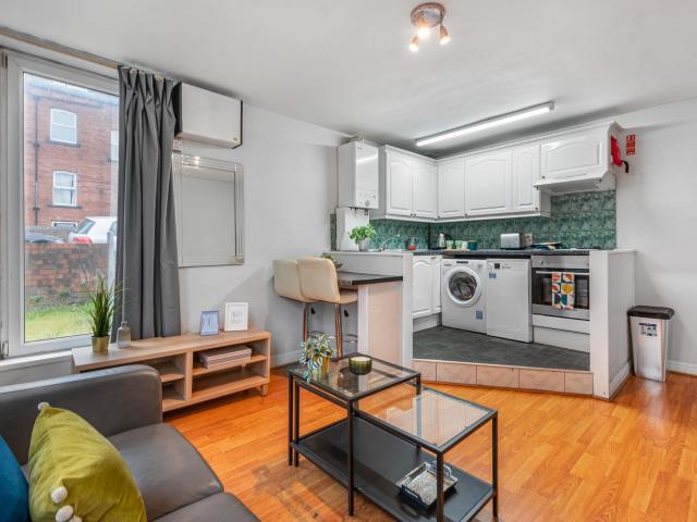 Apartment at Brudenell Avenue, Leeds