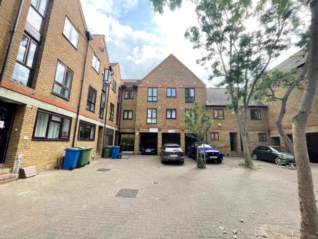 Apartment at Brunswick Quay, Greater London